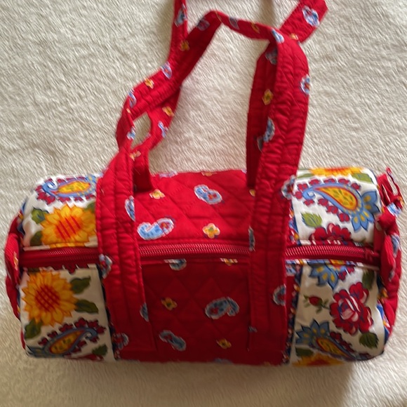 Brand New Quilted Barrel Tote with matching coin bag. - Picture 7 of 7